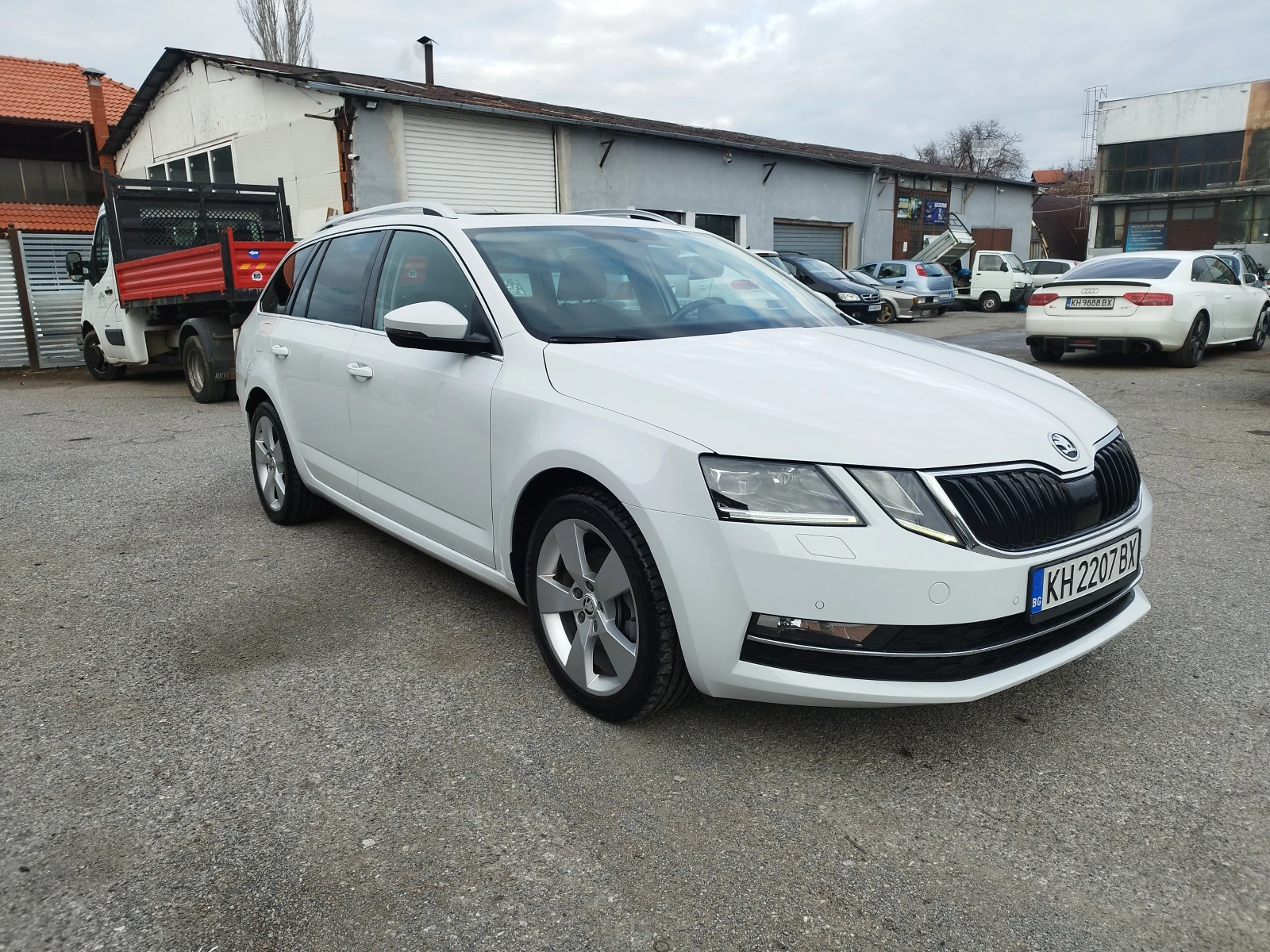 Skoda Octavia 1.4  G-TEC     ПАНОРАМА - изображение 2