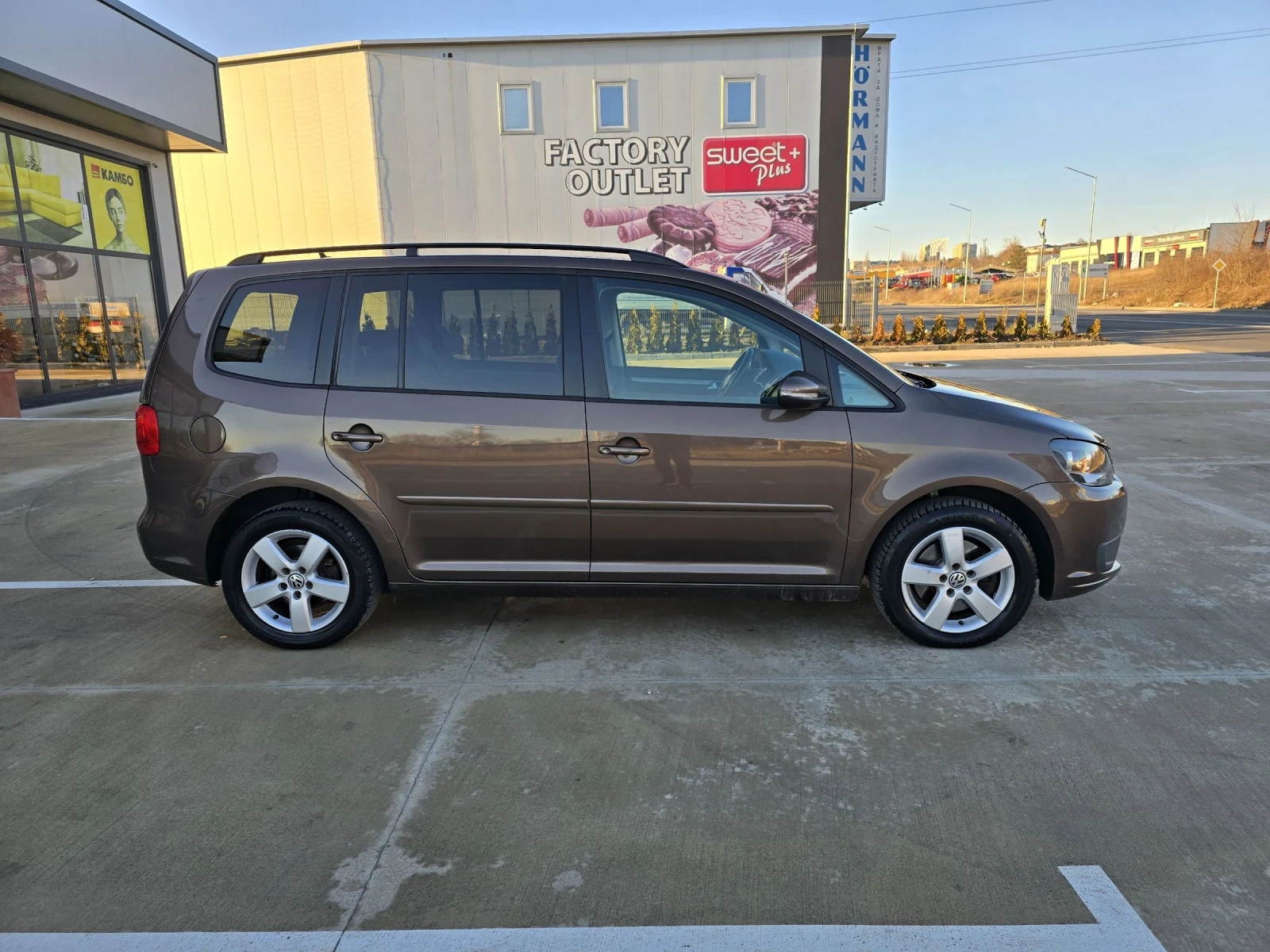 VW Touran 2.0tdi 140k.c* Кожа* Android* Печка* ЛИЗИНГ*  - изображение 4