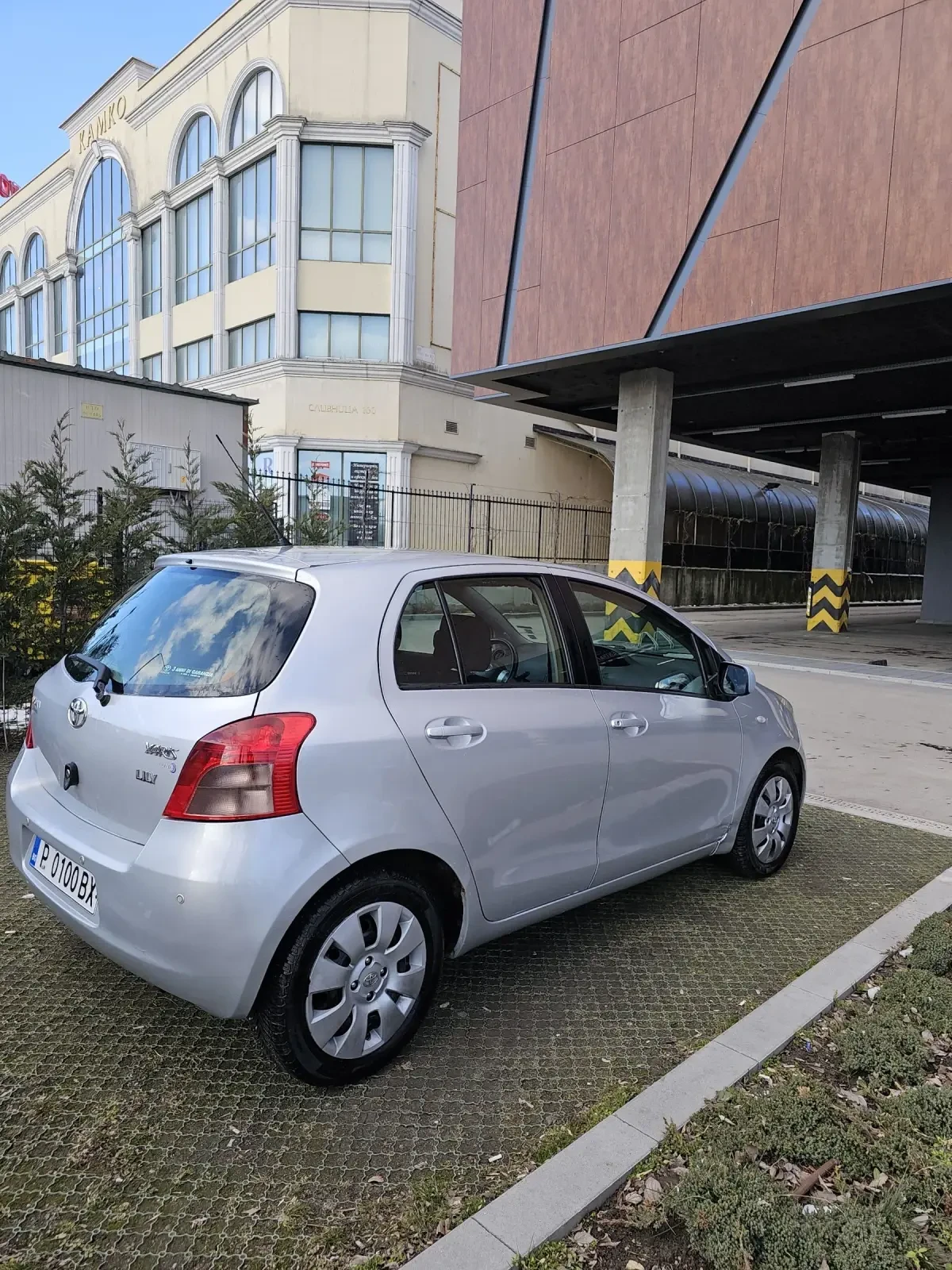 Toyota Yaris  - изображение 5