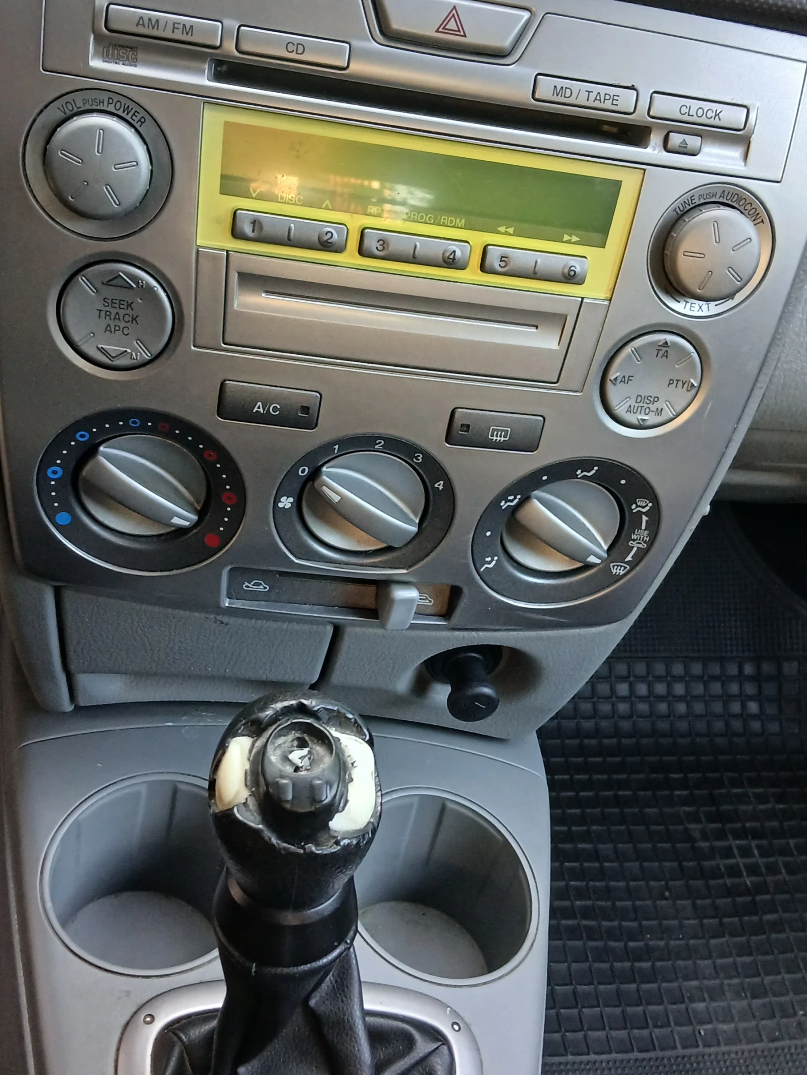 Mazda 2  - изображение 8