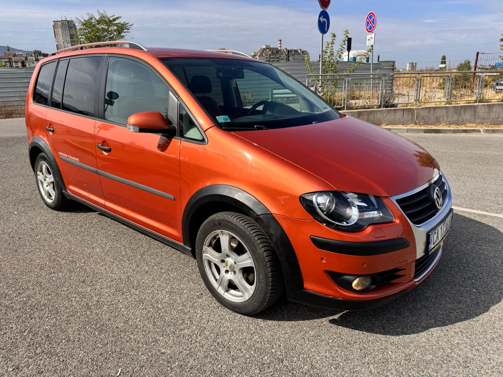 VW Touran CrossTouran 2.0TDI Automatic Porsche Iztok - изображение 5