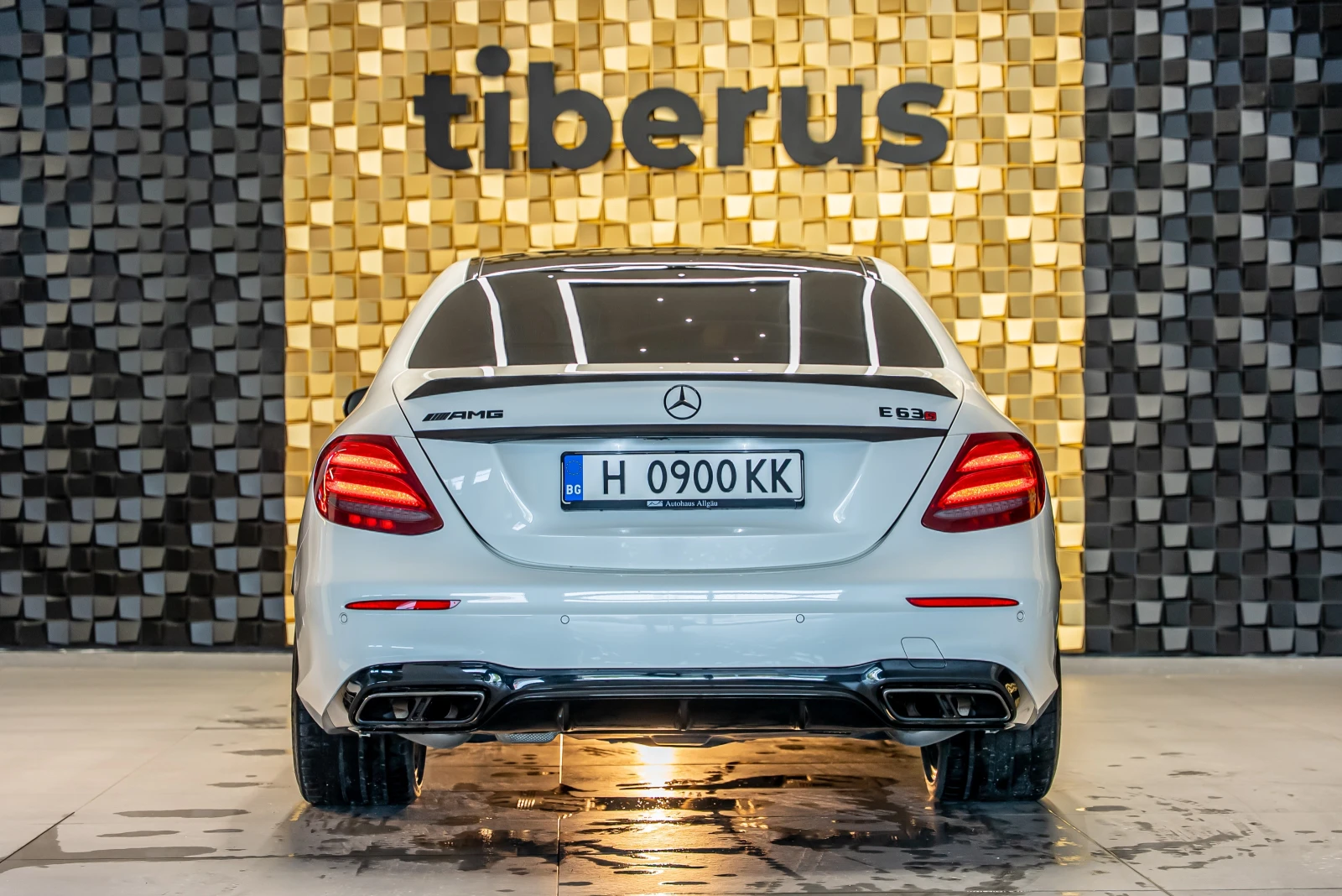 Mercedes-Benz E 63 AMG S 4matic+ V8 BI-TURBO - изображение 3