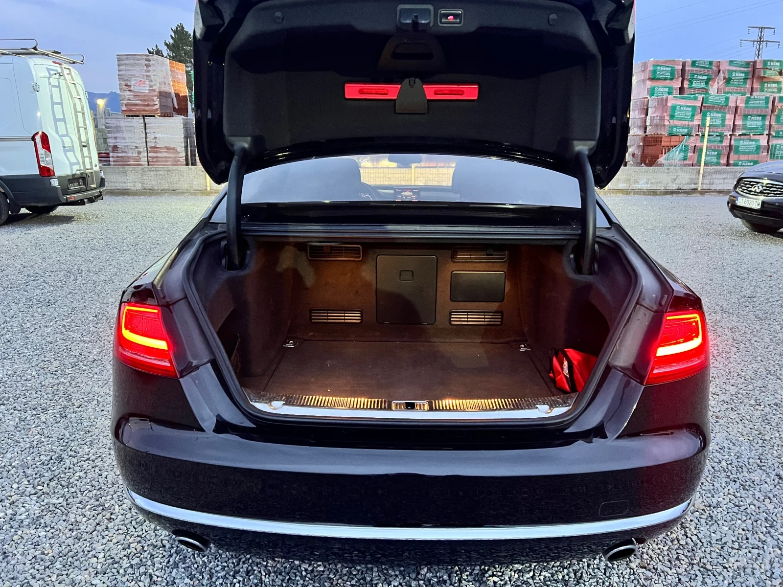 Audi A8 Дистроник/обдухване/B&O, снимка 15 - Автомобили и джипове - 53740345