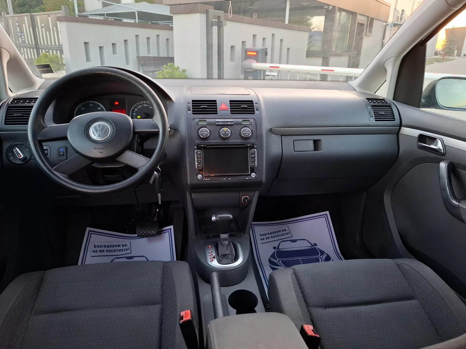 VW Touran 1.9TDI* (105кс)* AВТОМАТИК* HOB BHOC* , снимка 17 - Автомобили и джипове - 53802265