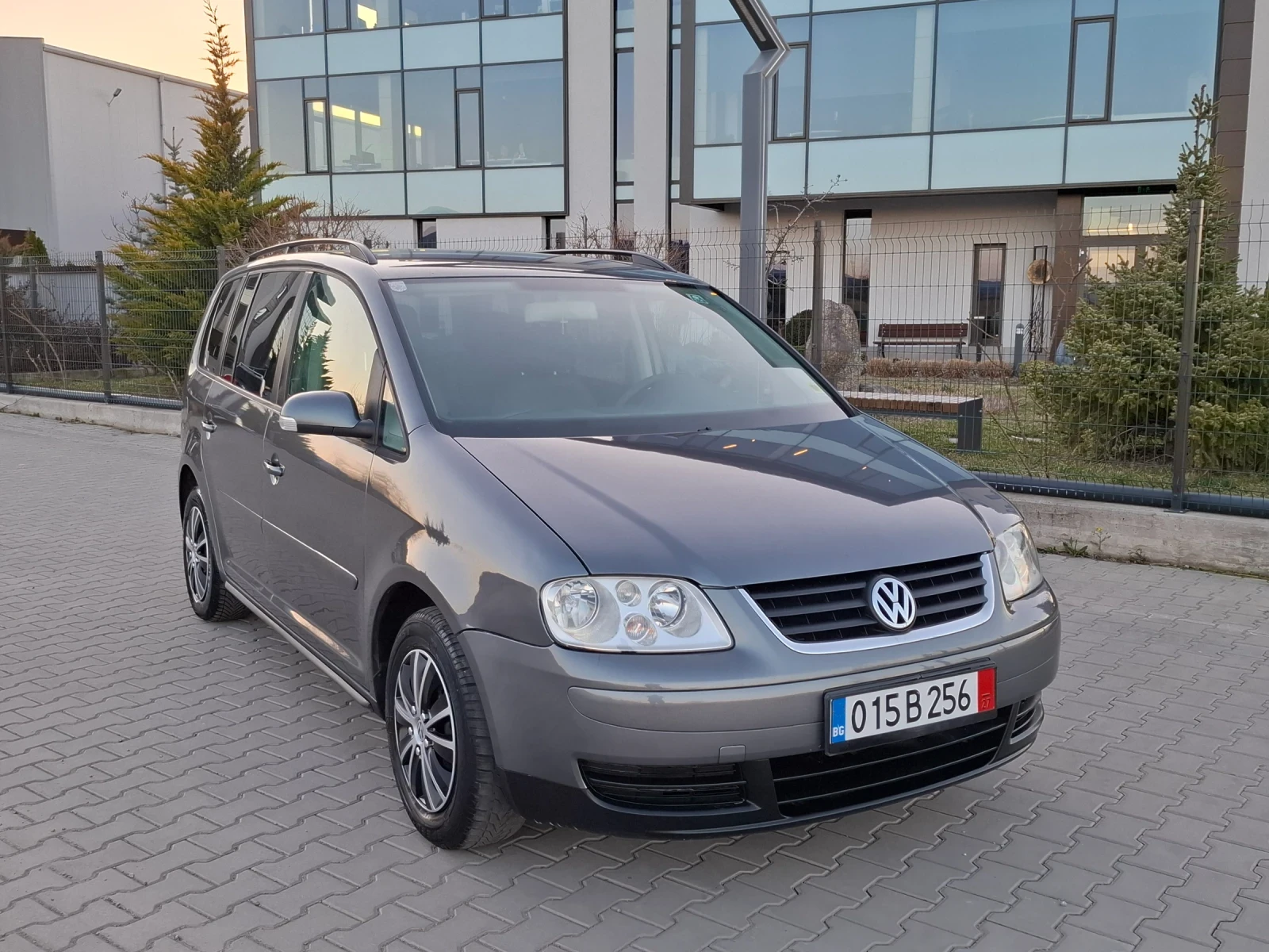 VW Touran 1.9TDI* (105кс)* AВТОМАТИК* HOB BHOC* , снимка 10 - Автомобили и джипове - 53802265
