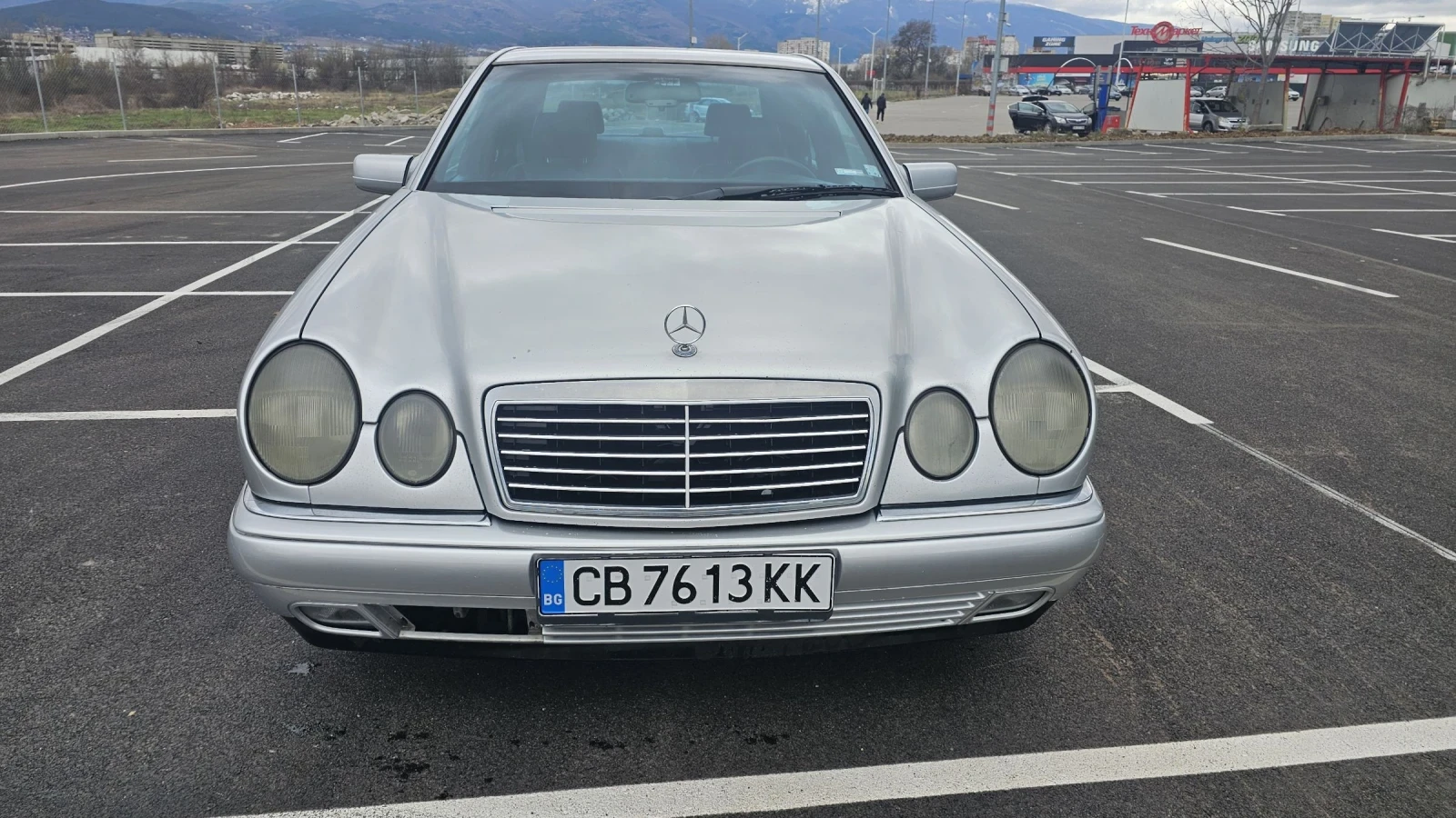 Mercedes-Benz E 300 3.0D AVANTGARDE AUTOMATIC KLIMATRONIK, снимка 2 - Автомобили и джипове - 53964991