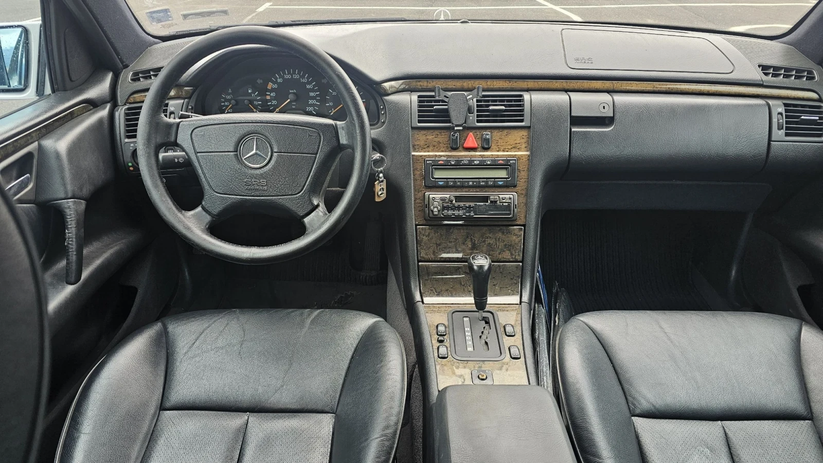 Mercedes-Benz E 300 3.0D AVANTGARDE AUTOMATIC KLIMATRONIK, снимка 13 - Автомобили и джипове - 53964991