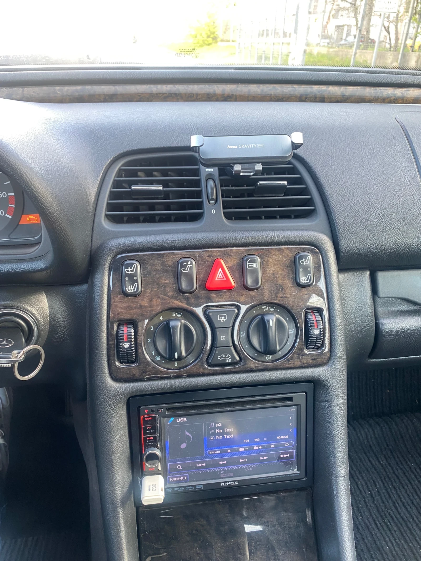 Mercedes-Benz CLK 2.0 КОМПРЕСОР ГАЗ, снимка 9 - Автомобили и джипове - 54203783