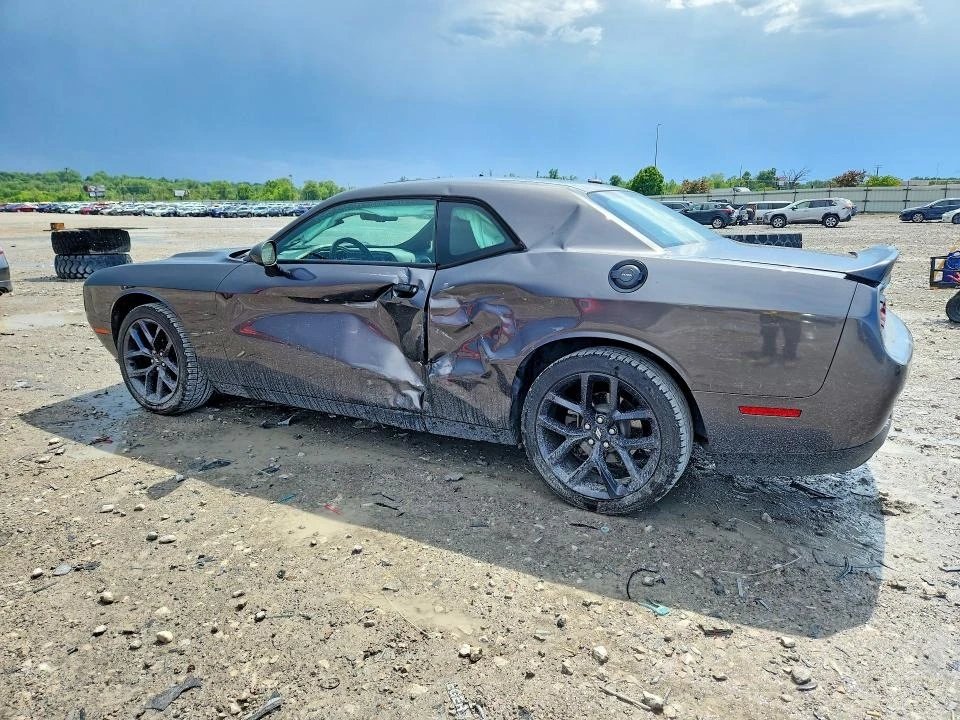 Dodge Challenger, снимка 2 - Автомобили и джипове - 54825372