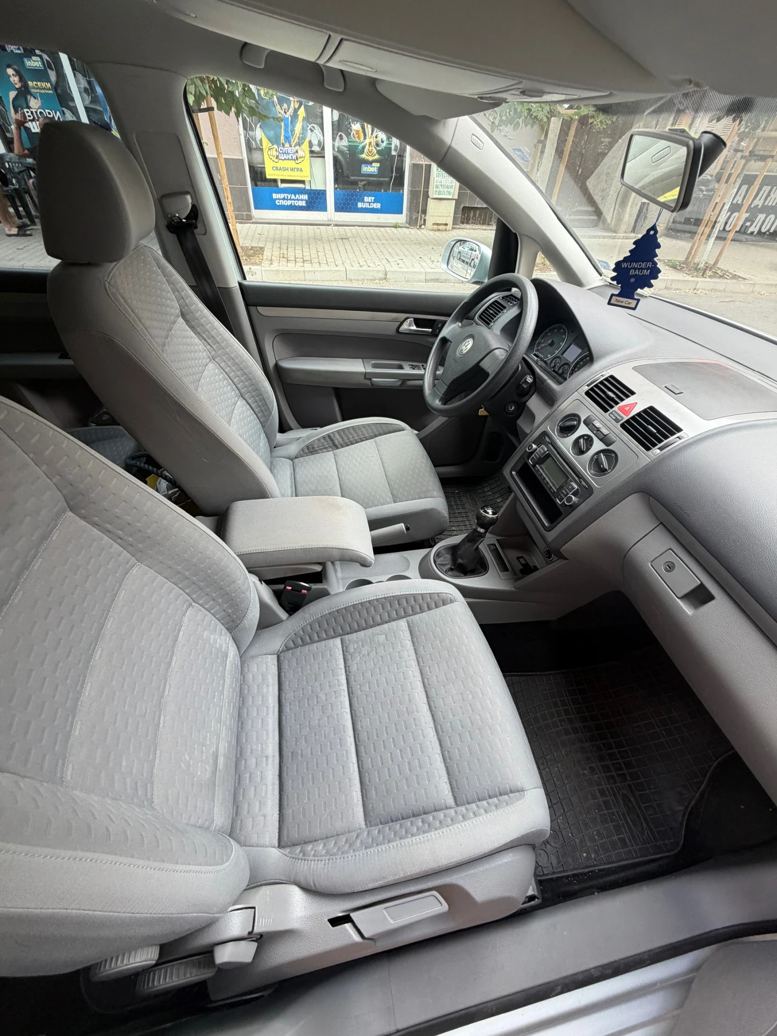 VW Touran, снимка 5 - Автомобили и джипове - 55145475