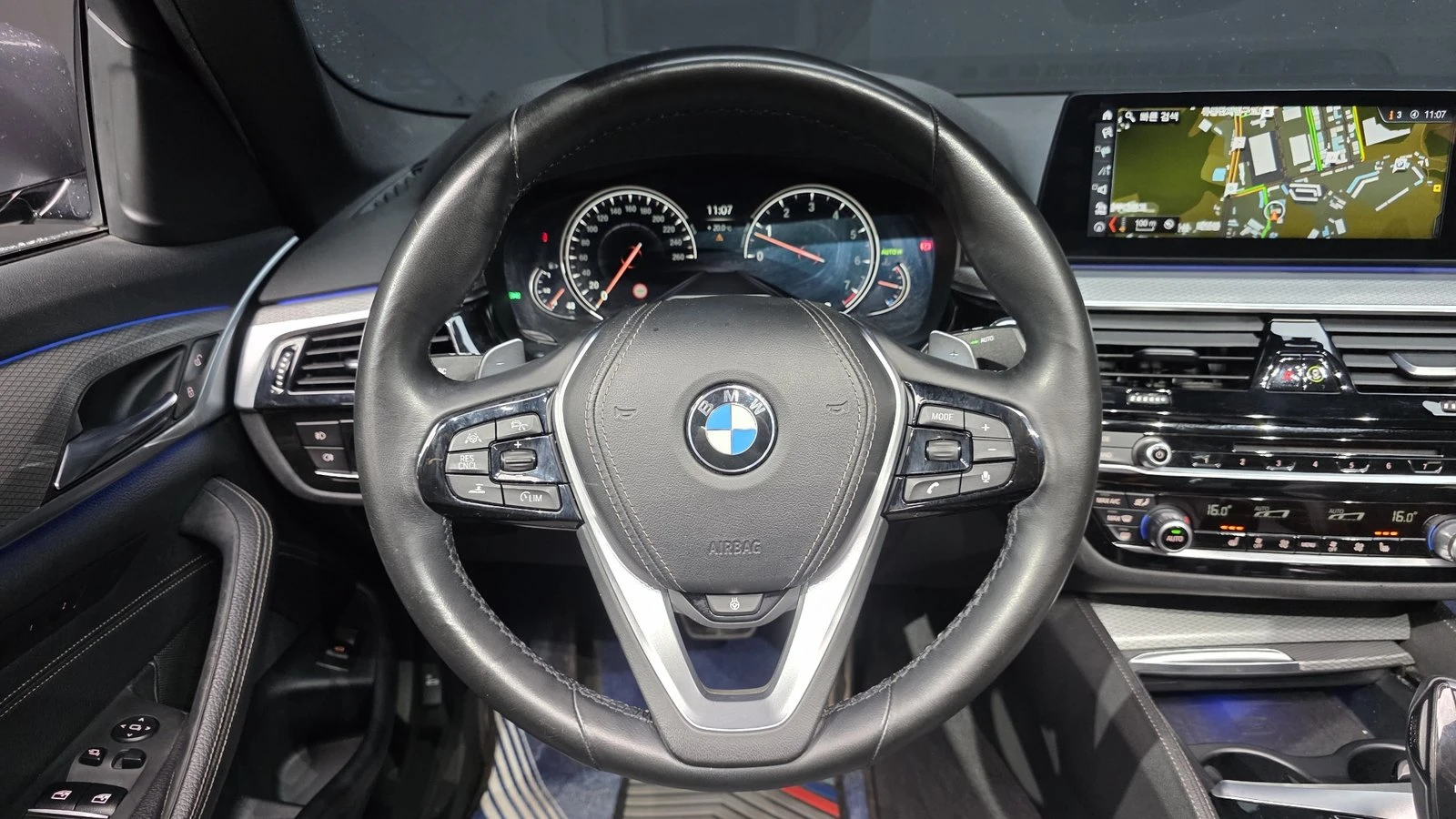 BMW 530 ЛЮК* HUD* ПОДГРЕВ ВОЛАН* ЕЛ. БАГАЖНИК* КРАЙНА ЦЕНА, снимка 14 - Автомобили и джипове - 55344745