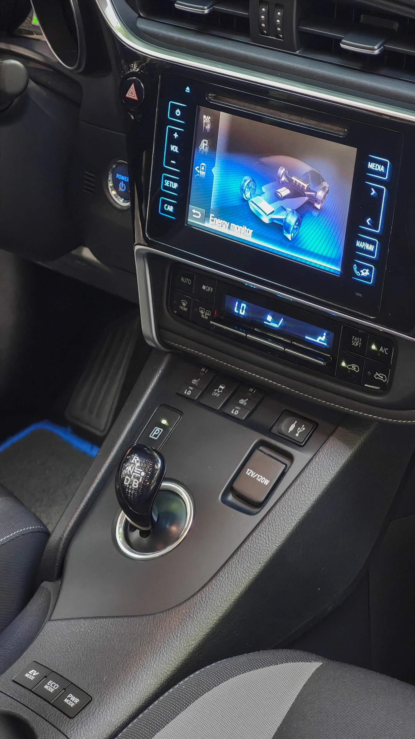Toyota Auris Hybrid 1.8, снимка 13 - Автомобили и джипове - 55667154