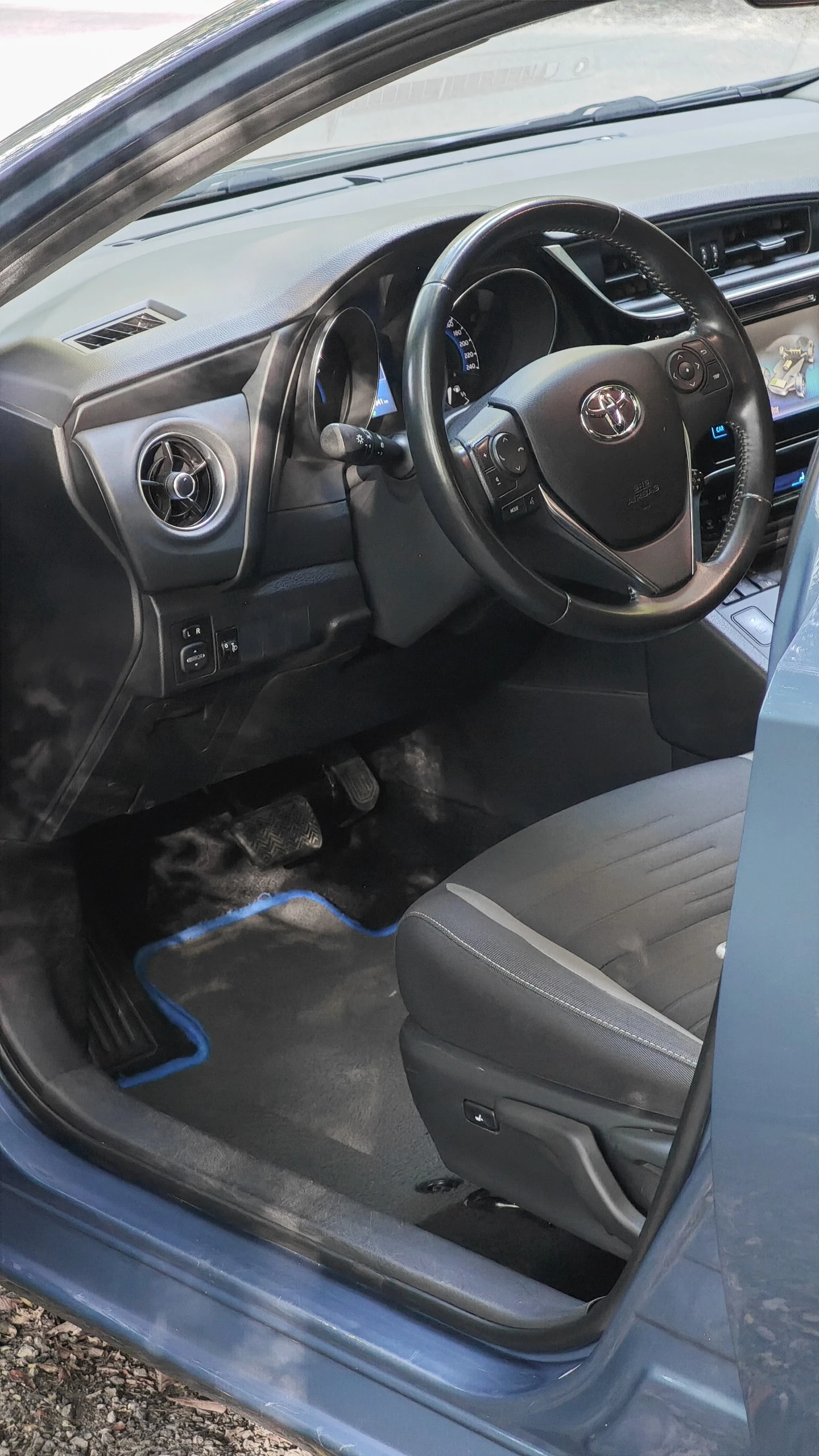 Toyota Auris Hybrid 1.8, снимка 6 - Автомобили и джипове - 55667154