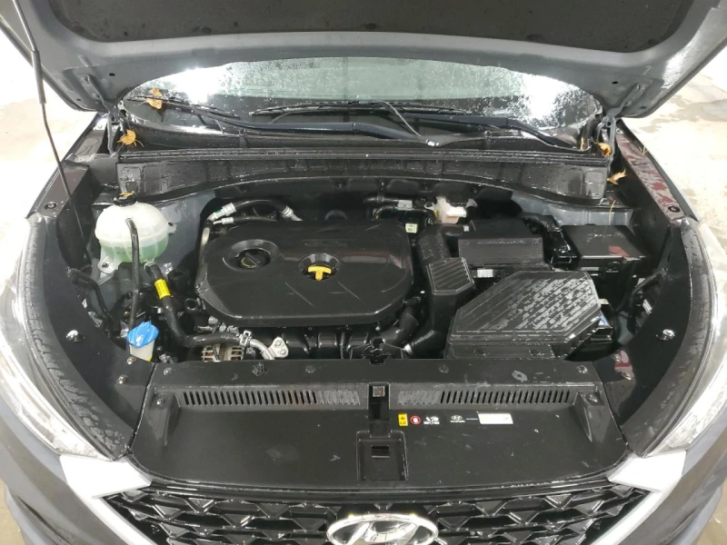 Hyundai Tucson SE, снимка 12 - Автомобили и джипове - 48405431