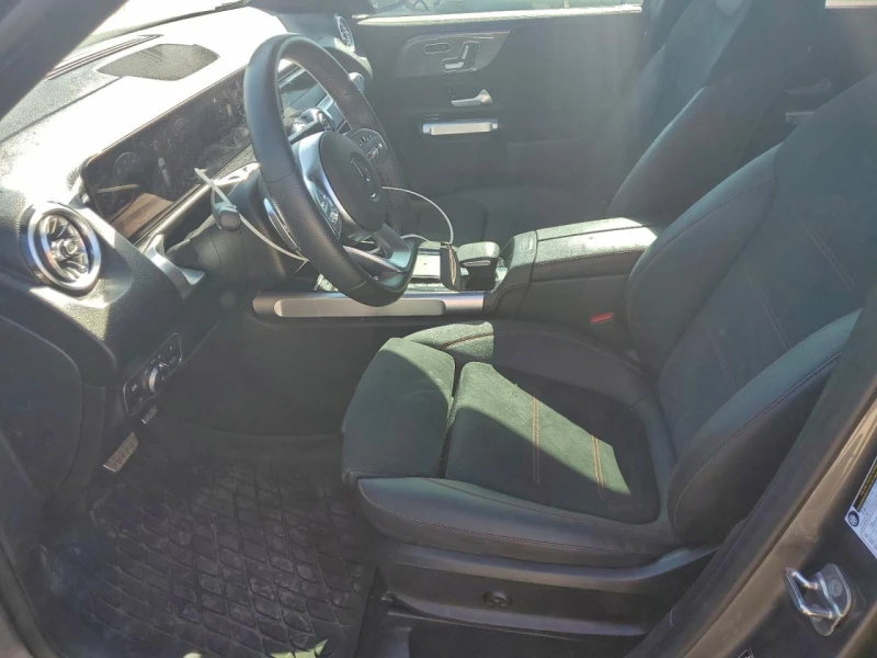 Mercedes-Benz GLB 250* АМГ ПАКЕТ* ДИСТРОНИК* 360* ПОДГРЕВ* АЛКАНТАРА, снимка 7 - Автомобили и джипове - 53385186