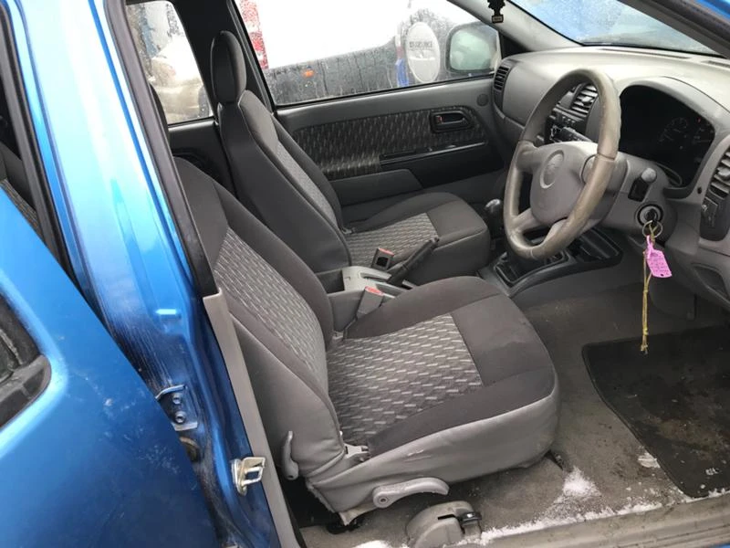 Isuzu D-max 3.0TD  120000 километра - изображение 6