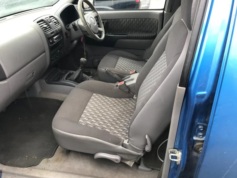 Isuzu D-max 3.0TD  120000 километра - изображение 7