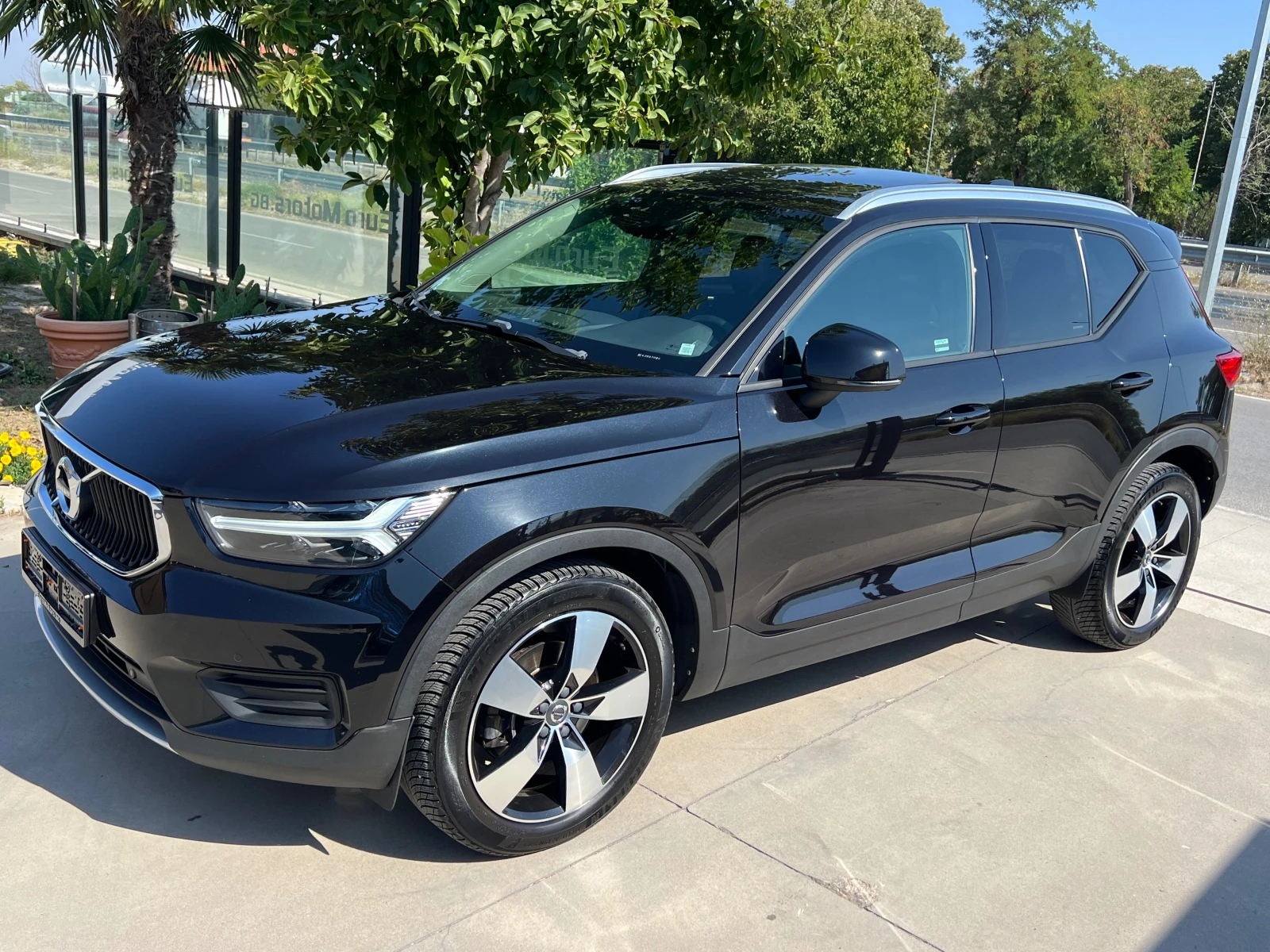 Volvo XC40 2.0D, 4X4, MOMENTUM-FULL SERVICE-KATO HOB, PANO, C - изображение 7