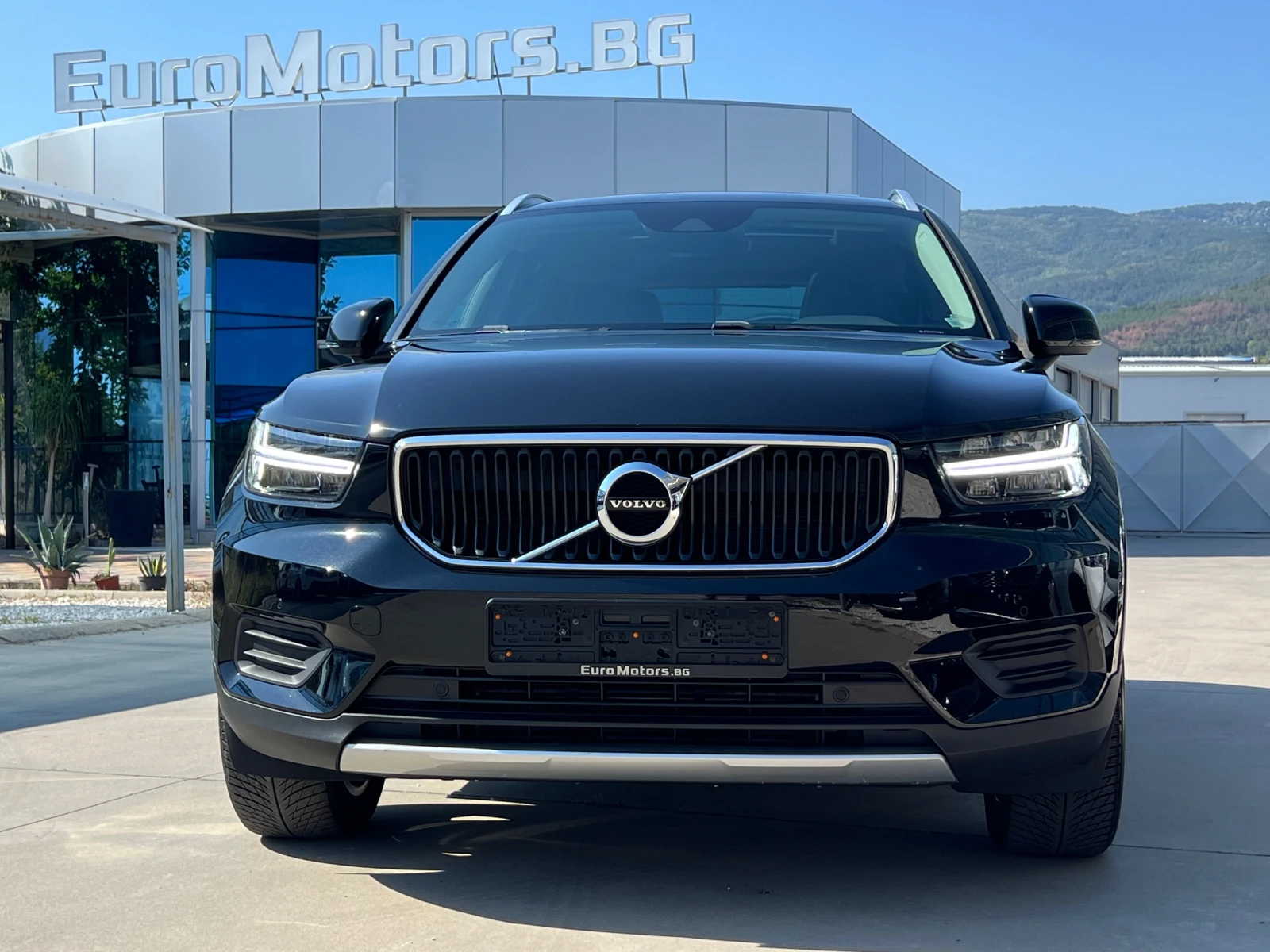 Volvo XC40 2.0D, 4X4, MOMENTUM-FULL SERVICE-KATO HOB, PANO, C - изображение 2