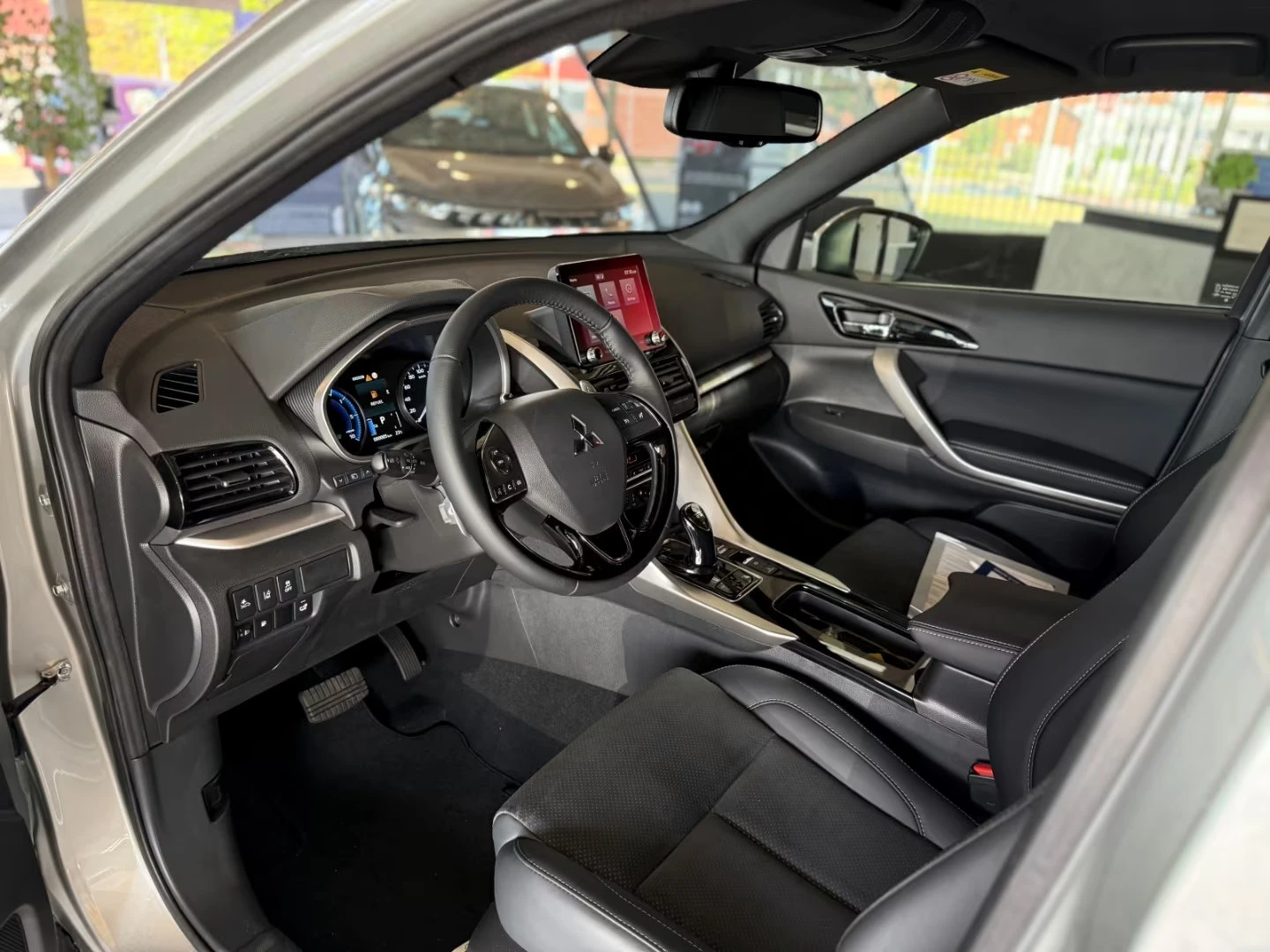 Mitsubishi Eclipse Cross НОВ!/2.4PHEV/4WD/188HP/NAVI/CAM/L.ASS/DАB/748f - изображение 9