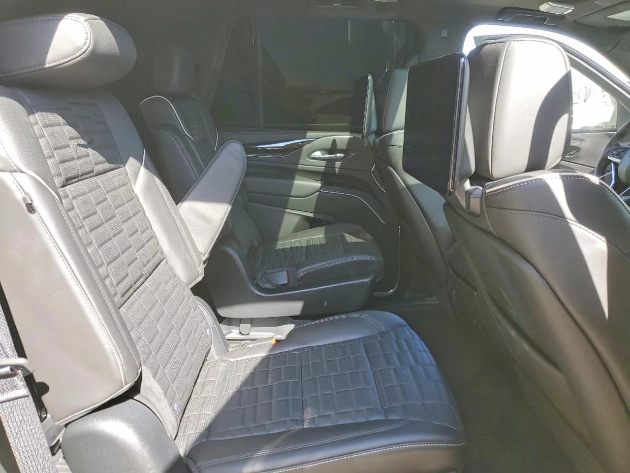 Cadillac Escalade V SPORT, снимка 8 - Автомобили и джипове - 53995835