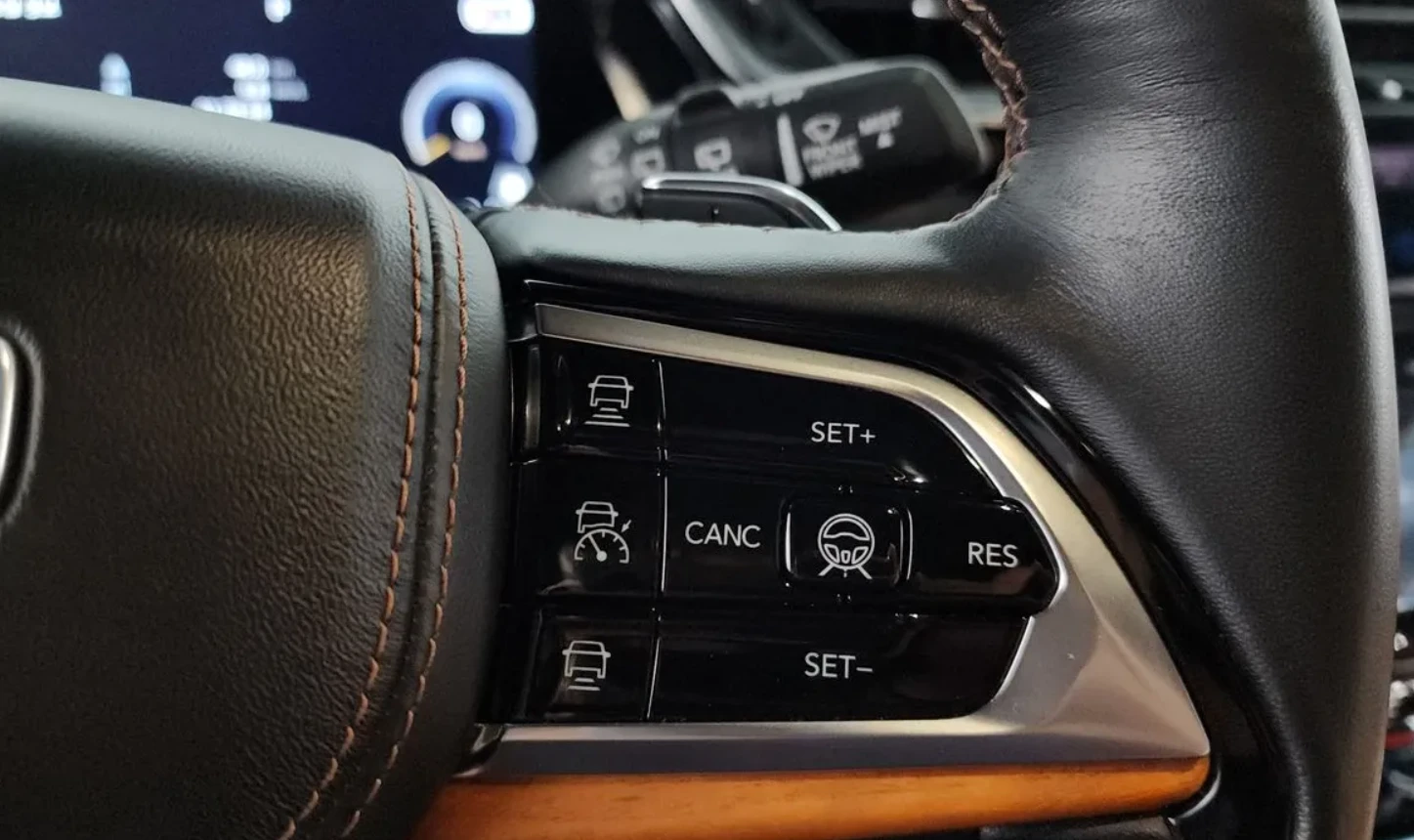 Jeep Grand cherokee SUMMIT | ЕЛ.ПАДАЩИ БОРДОВЕ | МАСАЖ | ХЕД ЪП, снимка 10 - Автомобили и джипове - 54670643