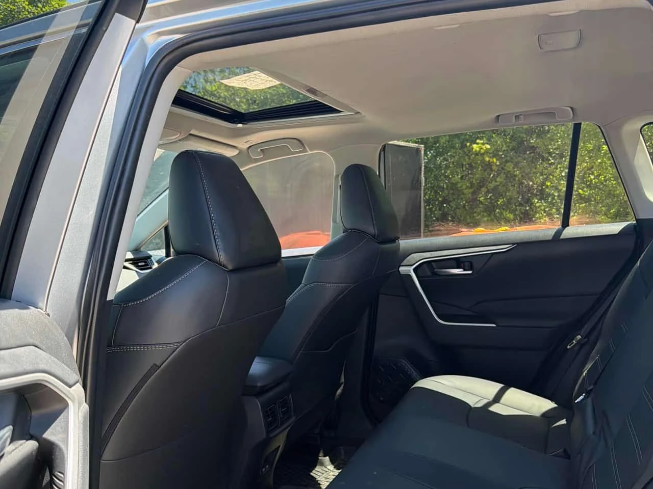 Toyota Rav4  XLE | PANO | LED | DISTRONIC , снимка 15 - Автомобили и джипове - 54835908