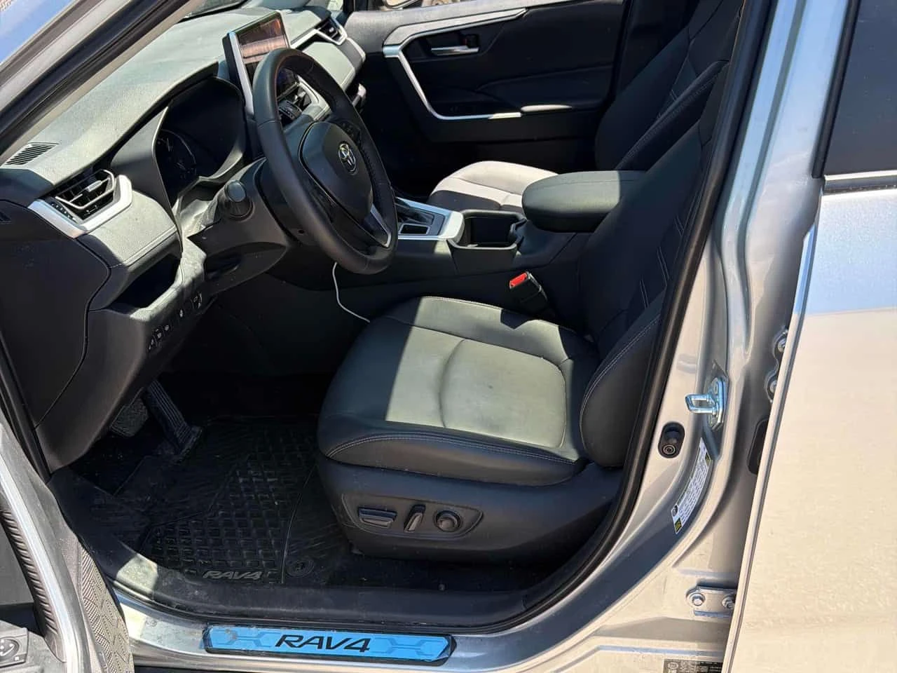 Toyota Rav4  XLE | PANO | LED | DISTRONIC , снимка 16 - Автомобили и джипове - 54835908