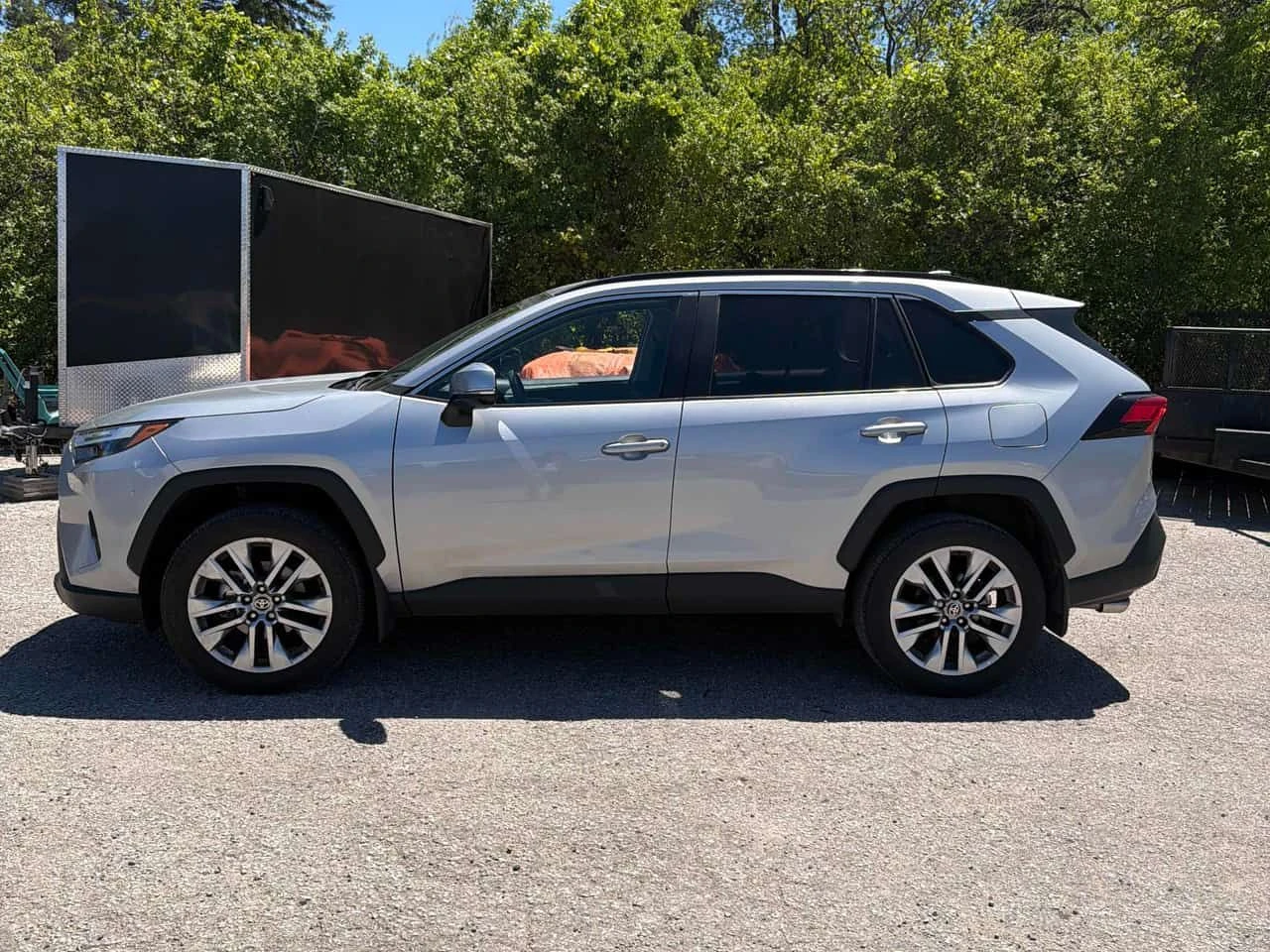 Toyota Rav4  XLE | PANO | LED | DISTRONIC , снимка 3 - Автомобили и джипове - 54835908