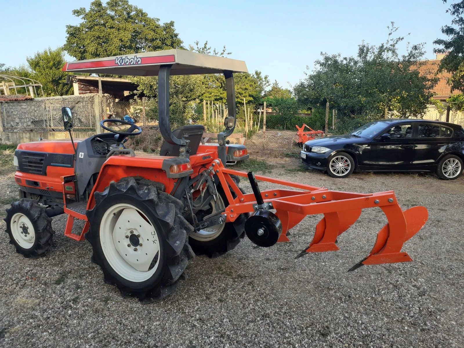 Трактор Kubota GL241 с фреза и плуг  - изображение 6