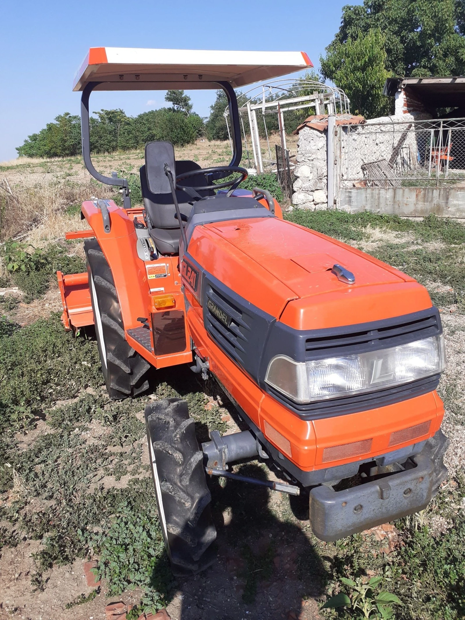 Трактор Kubota GL241 с фреза и плуг  - изображение 3