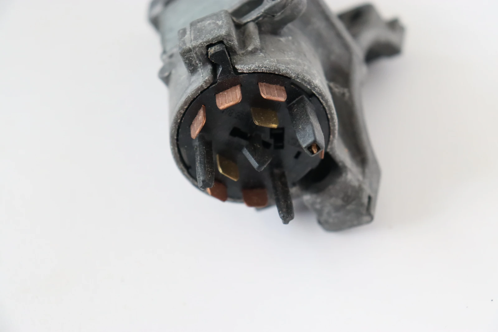     4B0905851 B  | Mobile.bg   3