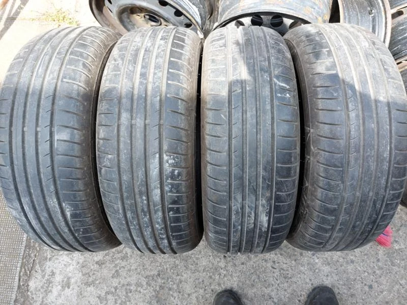 Гуми Летни 205/65R15, снимка 1 - Гуми и джанти - 36802809