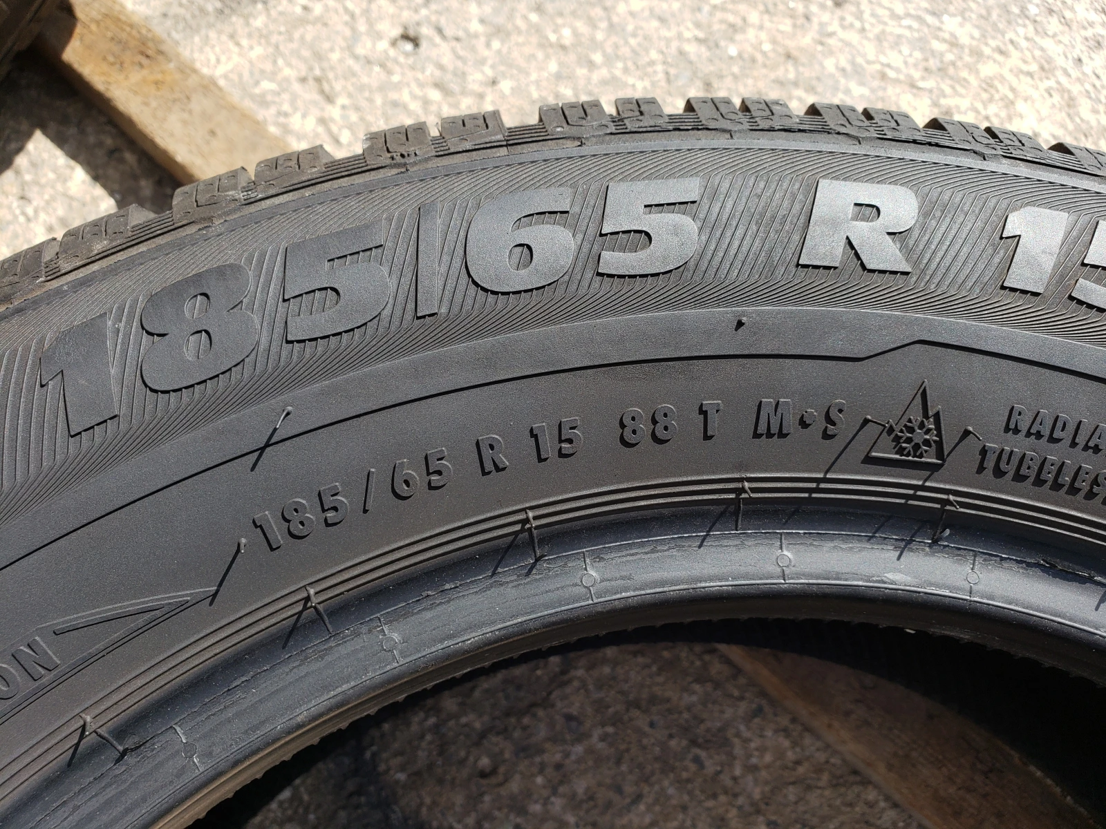 Гуми Зимни 185/65R15, снимка 5 - Гуми и джанти - 56198126