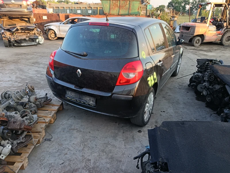 Renault Clio 1.5 dci, снимка 4 - Автомобили и джипове - 45613911