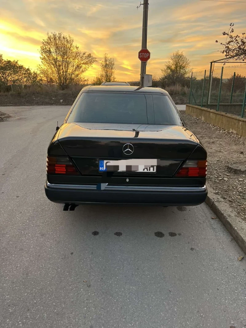 Mercedes-Benz 124 300, снимка 3 - Автомобили и джипове - 48407964