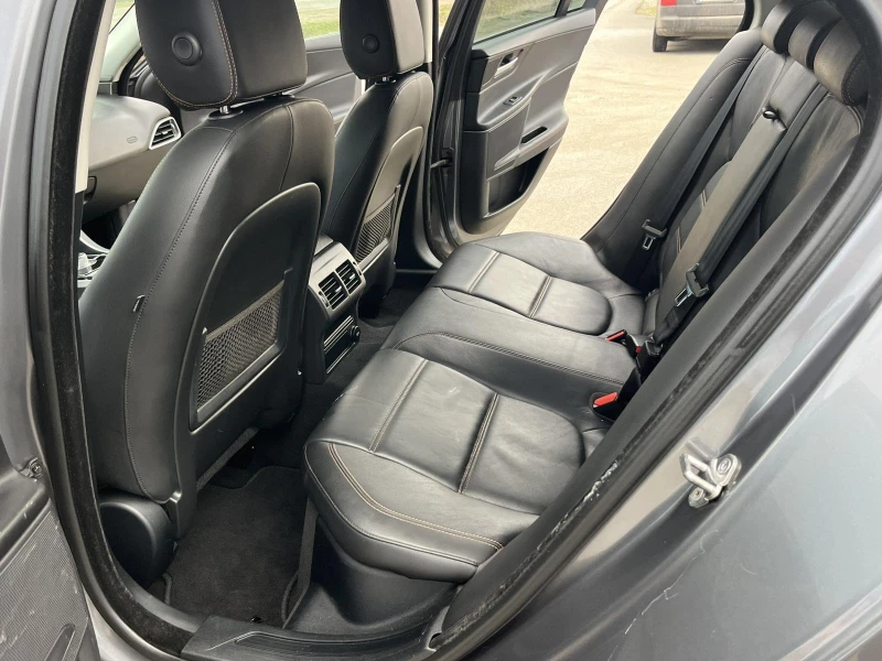 Jaguar XE 2.0TDI 180кс EURO 6B ПЕРФЕКТЕН ВНОС ИТАЛИЯ, снимка 9 - Автомобили и джипове - 47896168