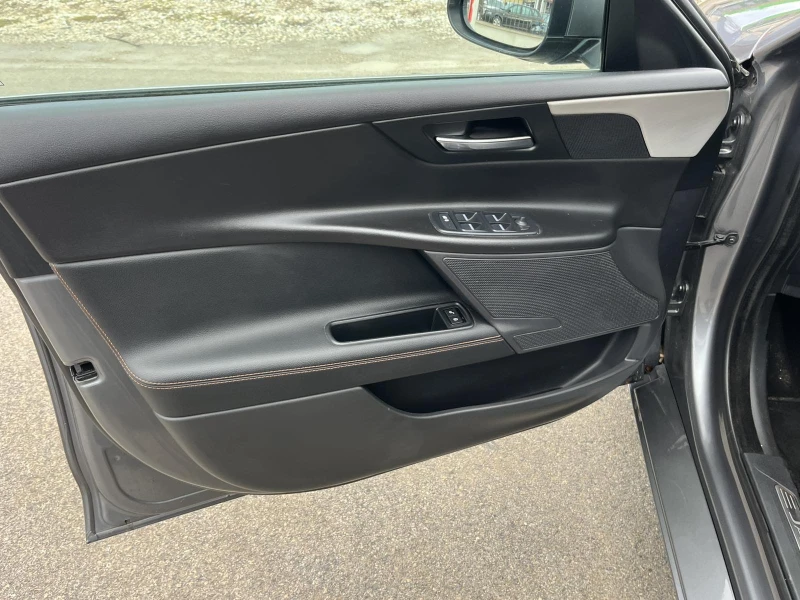 Jaguar XE 2.0TDI 180кс EURO 6B ПЕРФЕКТЕН ВНОС ИТАЛИЯ, снимка 7 - Автомобили и джипове - 47896168