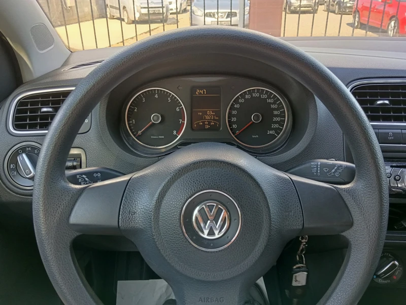 VW Polo 1.4i Газова уредба, снимка 13 - Автомобили и джипове - 51535933