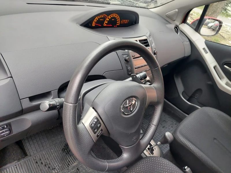 Toyota Yaris 1.33VVTI 82000км НОВА, снимка 9 - Автомобили и джипове - 53193133
