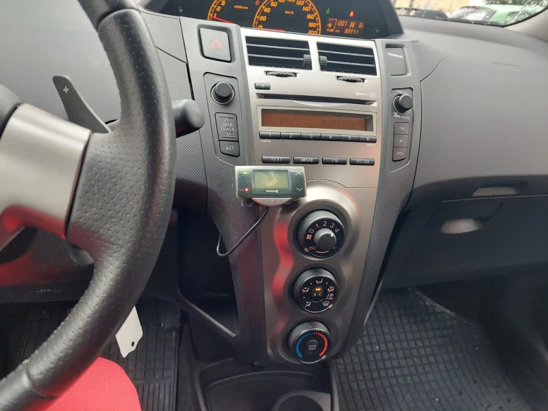 Toyota Yaris 1.33VVTI 82000км НОВА, снимка 15 - Автомобили и джипове - 53193133