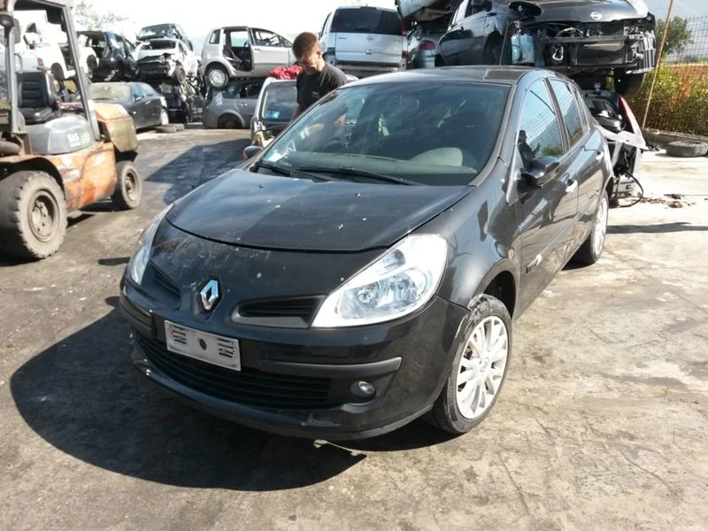 Renault Clio 1.5 dci, снимка 1 - Автомобили и джипове - 45613911