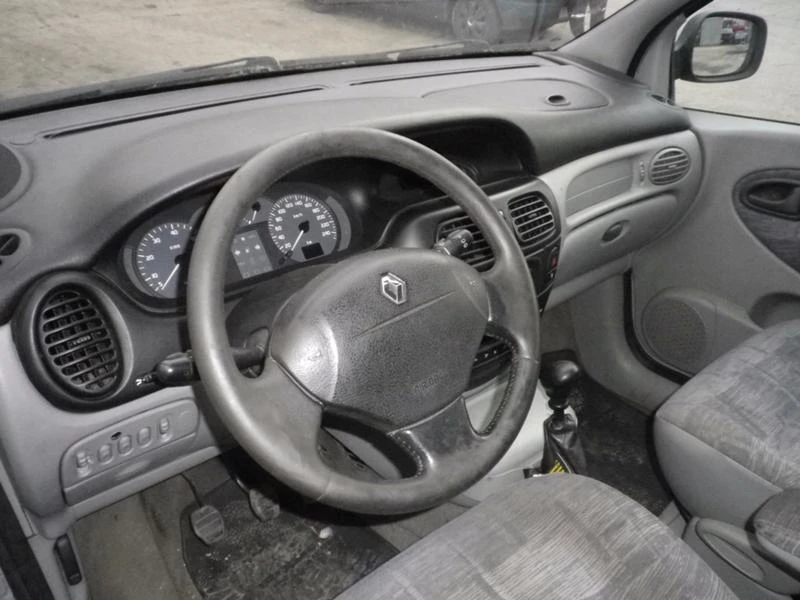 Renault Scenic RX4 1.9dCi, снимка 10 - Автомобили и джипове - 43182217