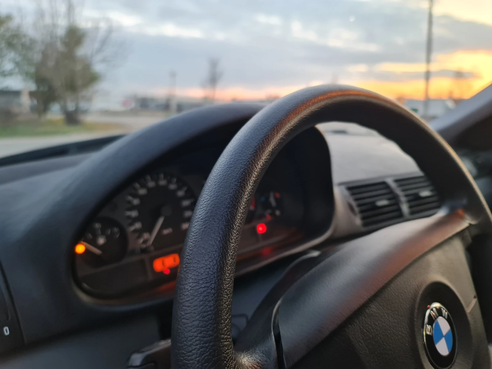 BMW 316 УНИКАТ/1.8i/116hp - изображение 9