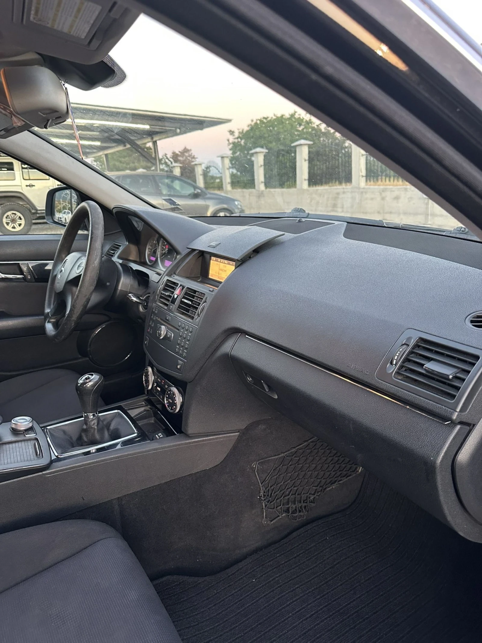 Mercedes-Benz C 200 Комби - изображение 8