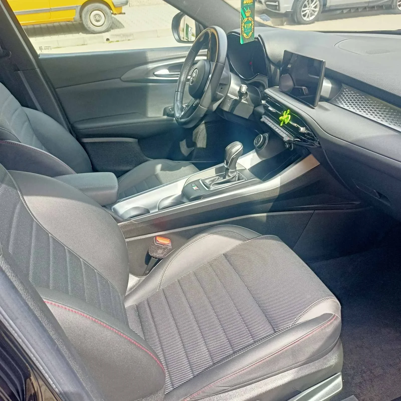 Alfa Romeo Tonale 1.5 hibrid Speciale 160 cv - изображение 8