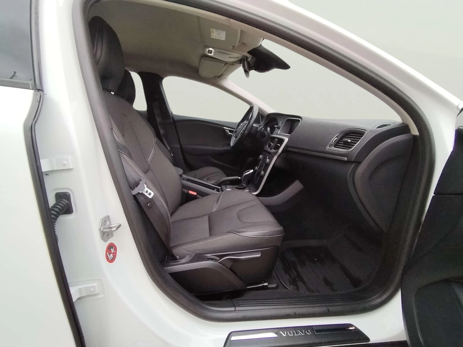 Volvo V40 2, 0 - изображение 9