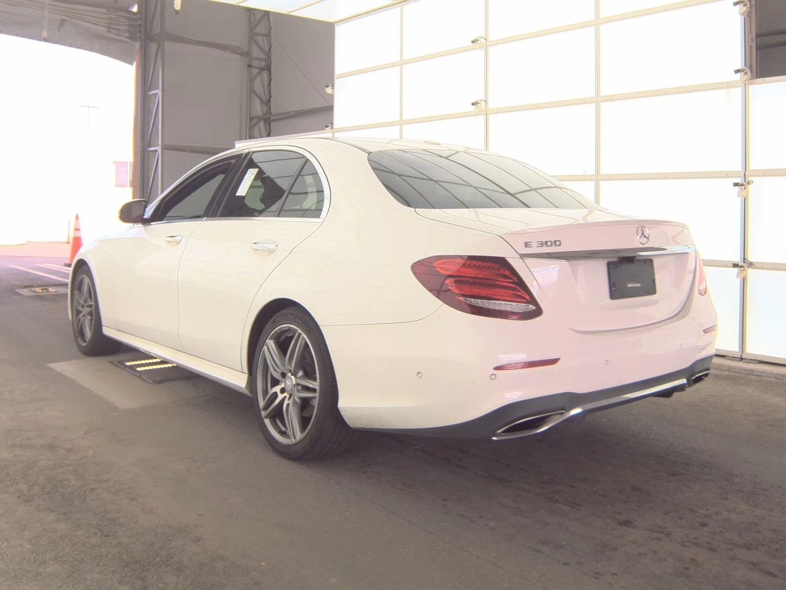 Mercedes-Benz E 300 AMG* PACK* BURMESTER* * * 360*  | Mobile.bg   4