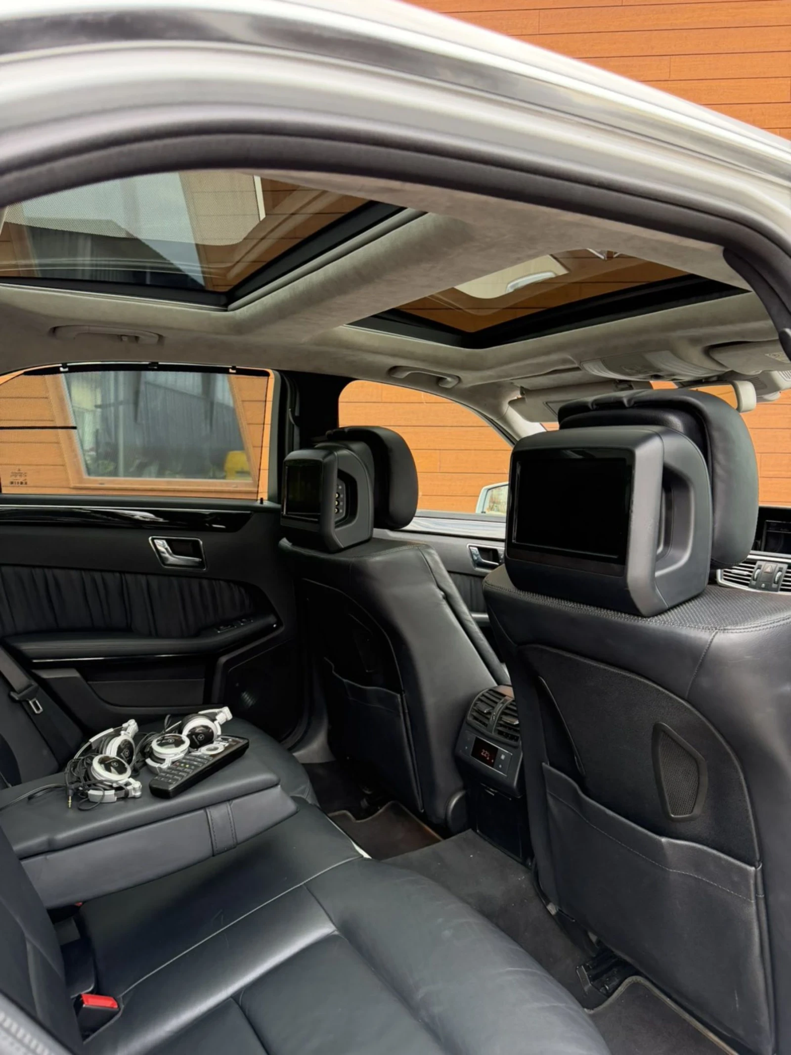 Mercedes-Benz E 350 CGI, снимка 5 - Автомобили и джипове - 54417869