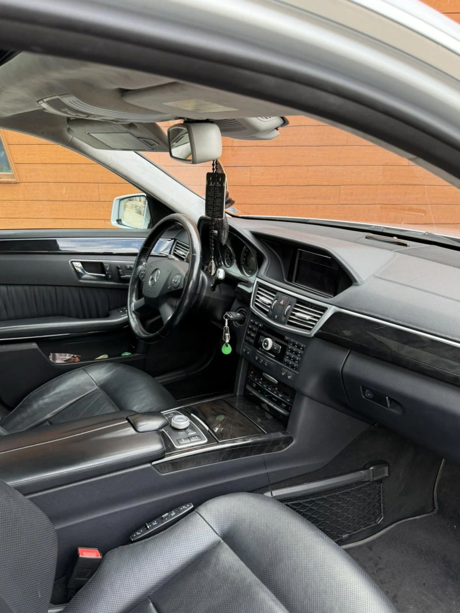 Mercedes-Benz E 350 CGI, снимка 9 - Автомобили и джипове - 54417869